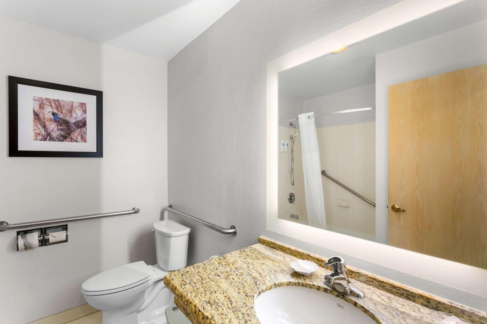 Comfort Inn & Suites Сузанвилл Экстерьер фото