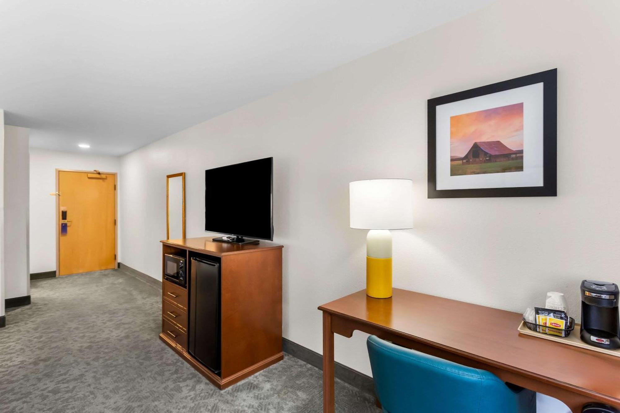 Comfort Inn & Suites Сузанвилл Экстерьер фото