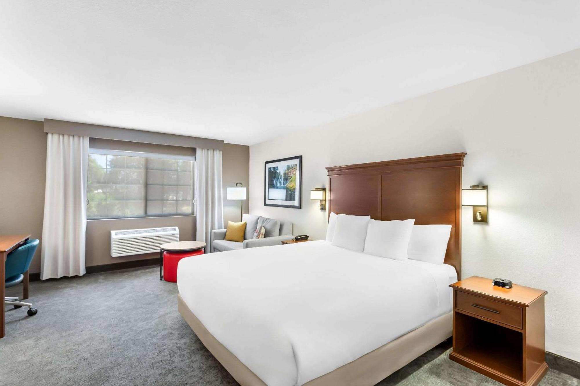 Comfort Inn & Suites Сузанвилл Экстерьер фото