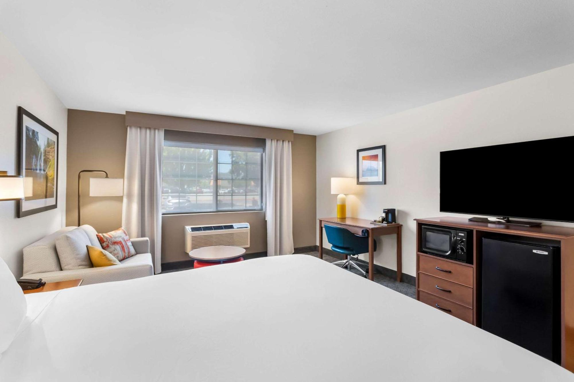 Comfort Inn & Suites Сузанвилл Экстерьер фото