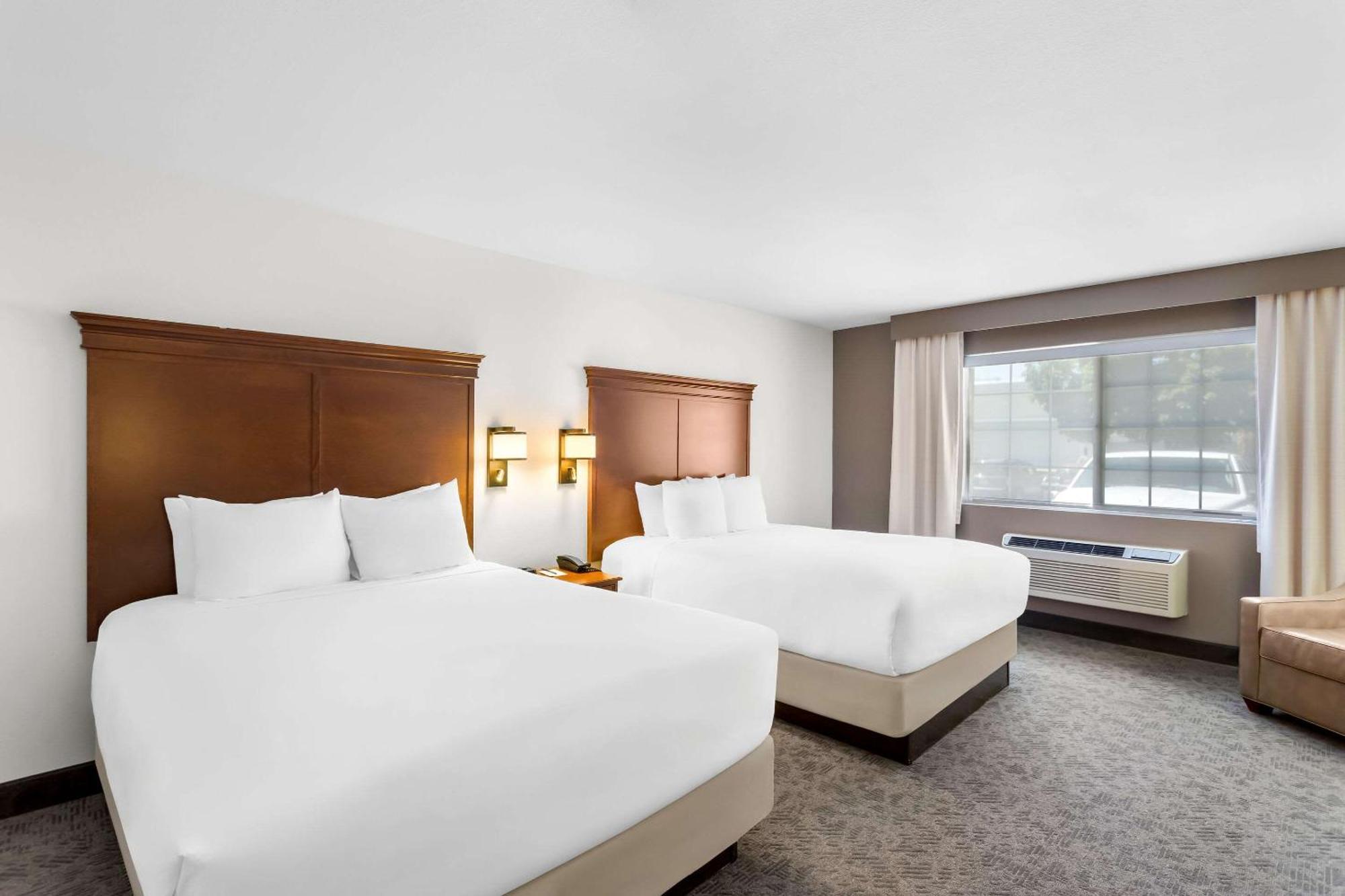 Comfort Inn & Suites Сузанвилл Экстерьер фото