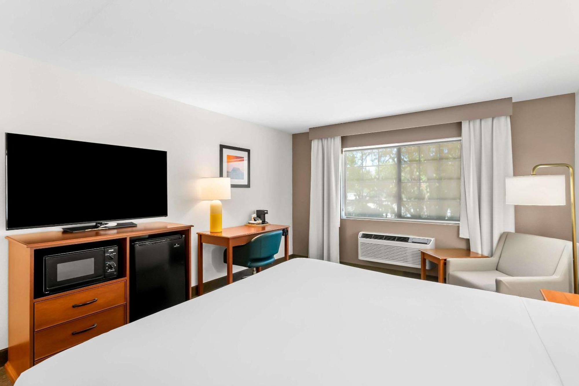 Comfort Inn & Suites Сузанвилл Экстерьер фото