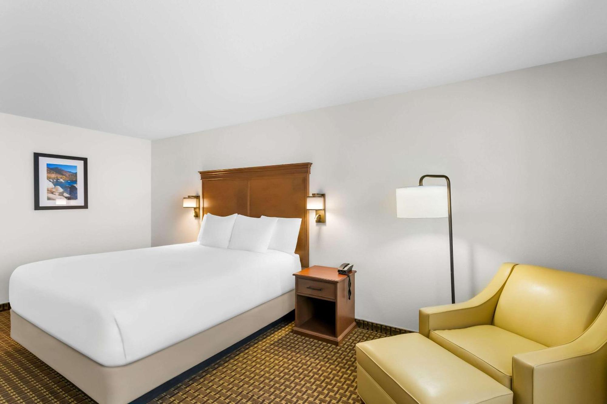 Comfort Inn & Suites Сузанвилл Экстерьер фото
