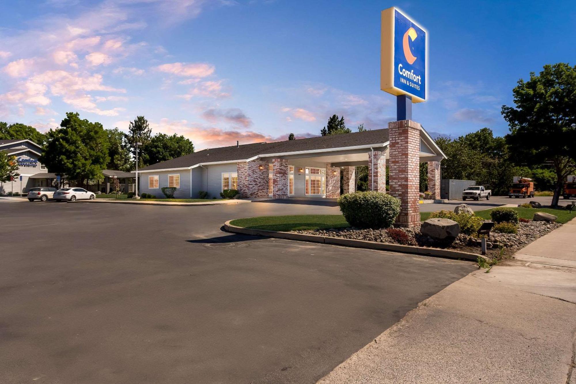 Comfort Inn & Suites Сузанвилл Экстерьер фото
