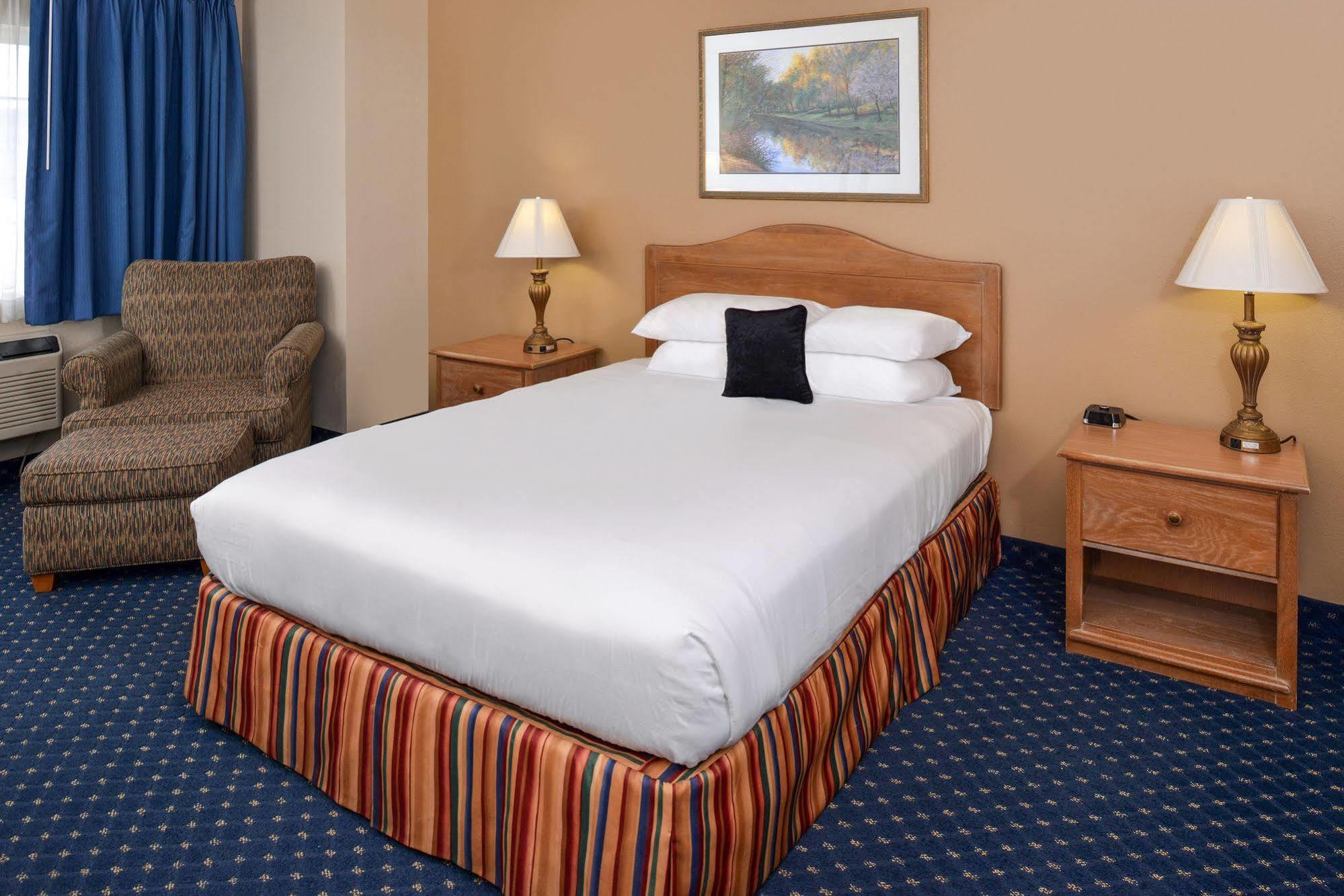 Comfort Inn & Suites Сузанвилл Экстерьер фото